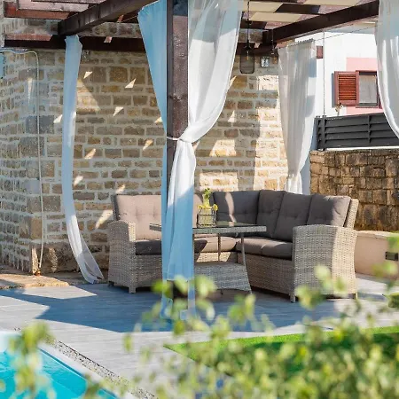 Holiday Marcela With Pool, Zadar County Βίλα