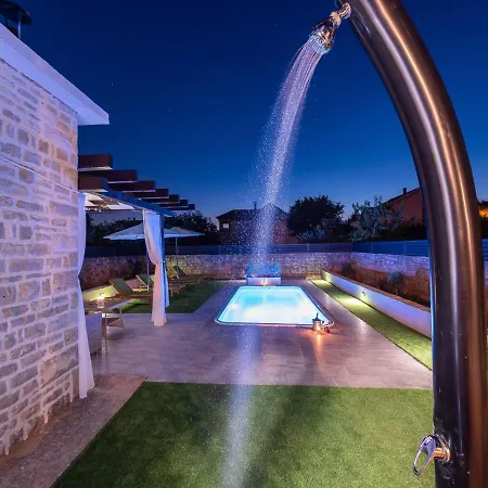 Holiday Marcela With Pool, Zadar County Βίλα
