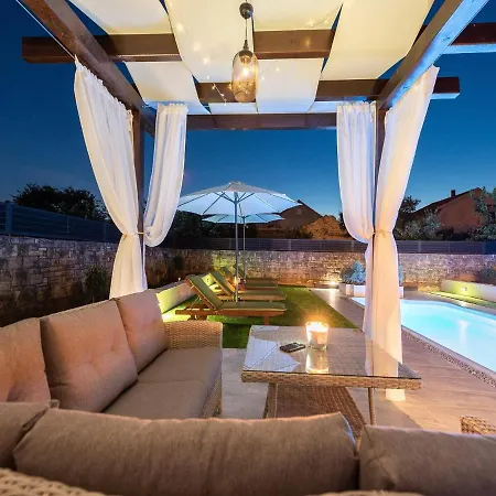Holiday Marcela With Pool, Zadar County Βίλα