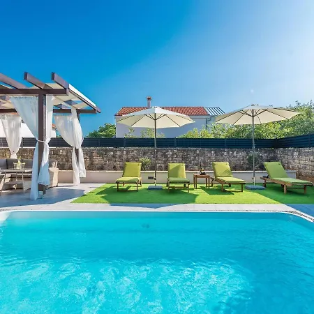 Holiday Marcela With Pool, Zadar County *