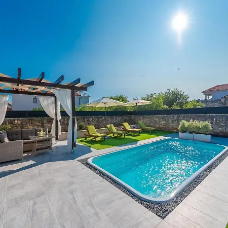 Holiday Marcela With Pool, Zadar County *